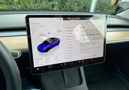 Tesla-Model-Y-SR-LFP-2023-AMD-Ryzen-49-tis.-km-Zaruka-1