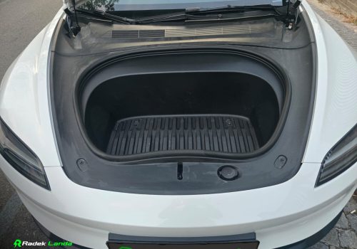 Tesla_Model-3_Highland_Performance_Bila_frunk