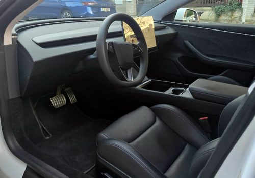Tesla_Model-3_Highland_Performance_Bila_interier2