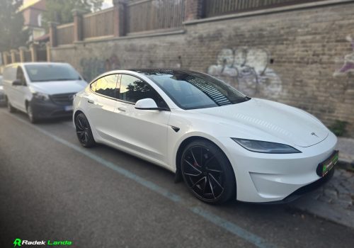 Tesla_Model-3_Highland_Performance_Bila_predek2