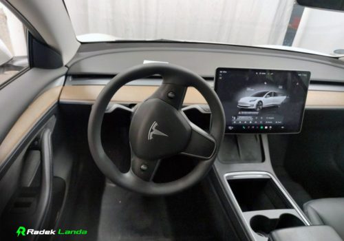 Tesla_Model-3_LR_DM_bila_interier