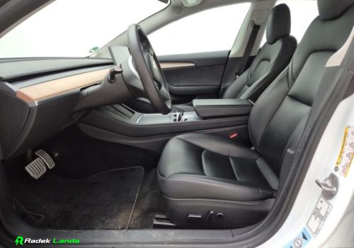Tesla_Model-3_Performance_Dual-Motor_bila_interier2