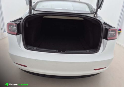 Tesla_Model-3_Performance_Dual-Motor_bila_kufr