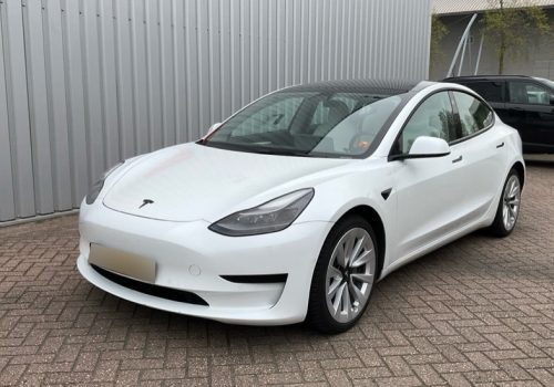 Tesla_Model-3_Standard_Range_bila_predek2