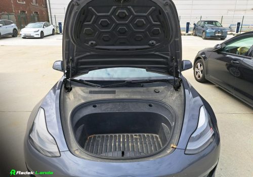 Tesla_Model-3_seda_frunk