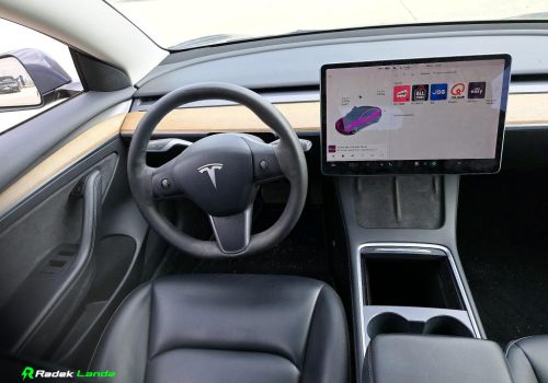 Tesla_Model-3_seda_interier2