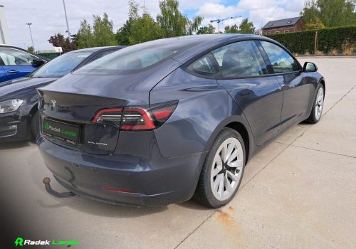 Tesla_Model-3_seda_zadek2