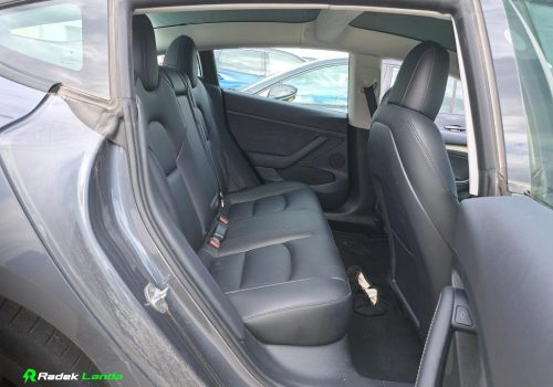 Tesla_Model-3_seda_zadni-sedacky
