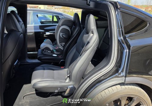Tesla_Model-X-_Plaid_cerna_interier2-1