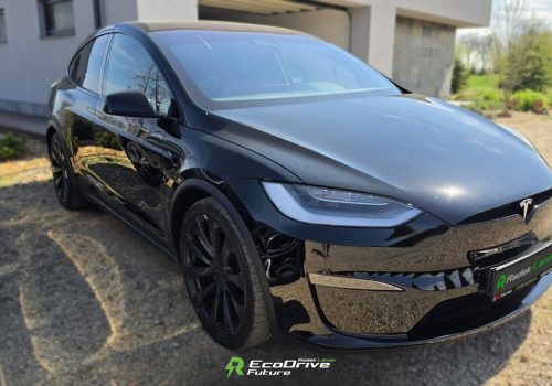 Tesla_Model-X-_Plaid_cerna_predek-1