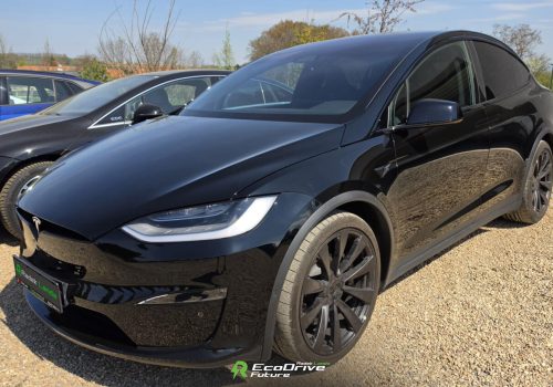 Tesla_Model-X-_Plaid_cerna_predek2-1