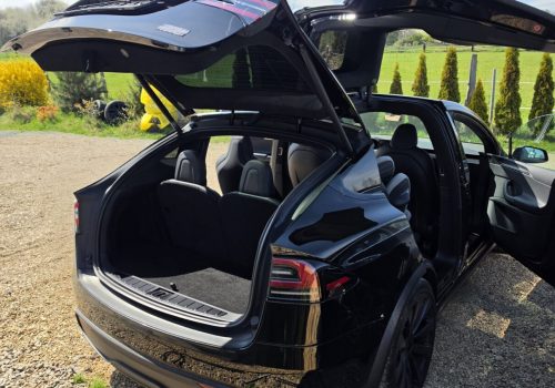 Tesla_Model-X-_Plaid_cerna_zadek-1