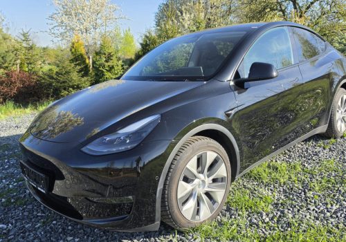 Tesla_Model-Y_LR_Dual_cerna_predek