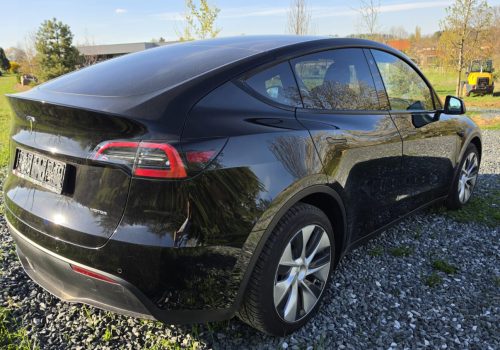 Tesla_Model-Y_LR_Dual_cerna_zadek