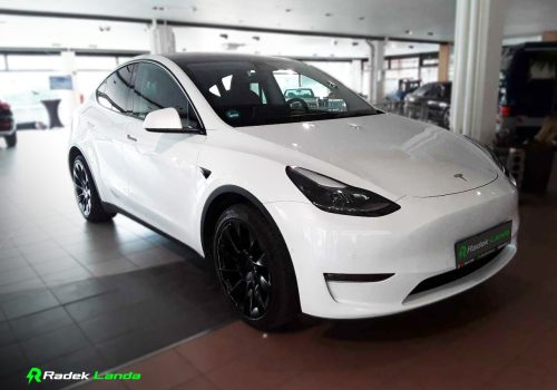 Tesla_Model-Y_Long-Range_AWD_Dual-Motor_bila_predek