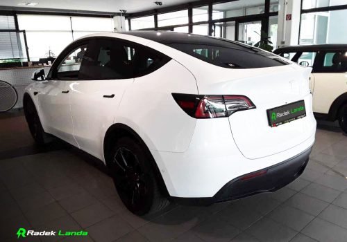 Tesla_Model-Y_Long-Range_AWD_Dual-Motor_bila_zadek2