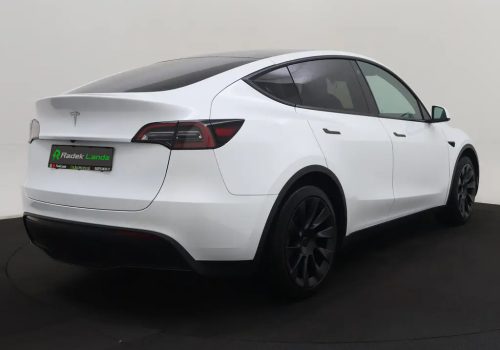 Tesla_Model-Y_RWD_LFP_bila_zadek