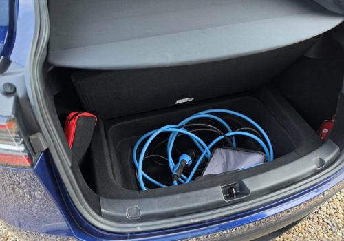 Tesla_Model-Y_RWD_modra_kufr