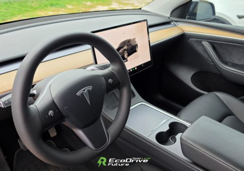 Tesla_Model-Y_SR_RWD_LFP_cerna_interier
