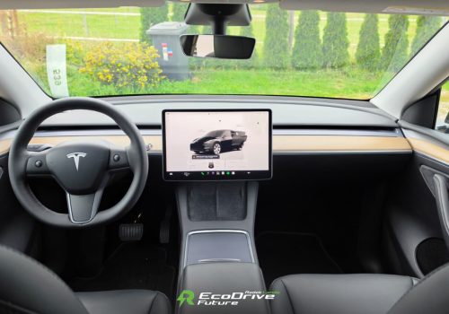 Tesla_Model-Y_SR_RWD_LFP_cerna_interier2