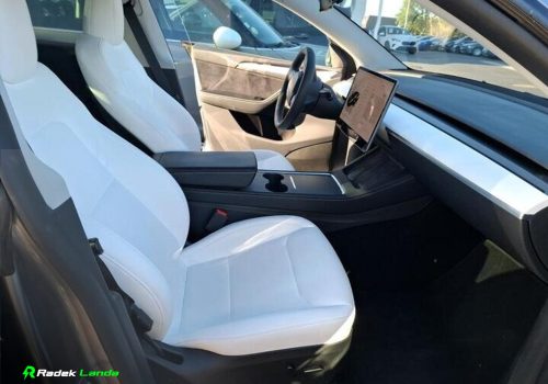 Tesla_Model-Y_performance_quicksilver_interier2