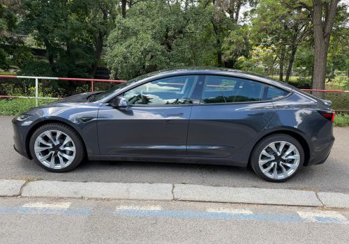 Tesla_Model_3-Long_Range_RWD_seda_bok