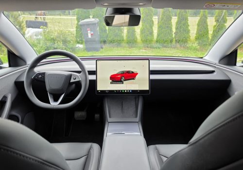 Tesla_Model_3-Long_Range_RWD_seda_interier-1