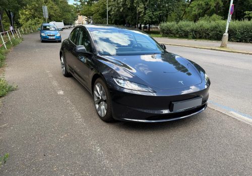 Tesla_Model_3-Long_Range_RWD_seda_predek2
