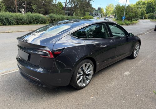 Tesla_Model_3-Long_Range_RWD_seda_zadek