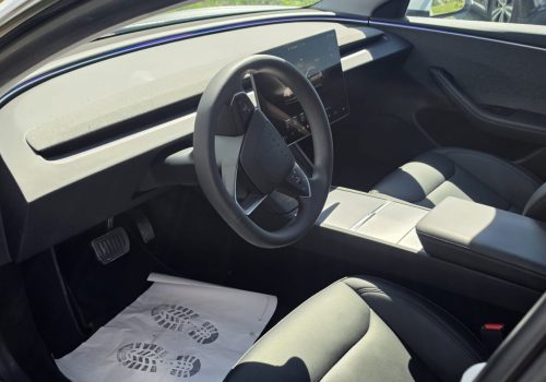 Tesla_Model_3_Highland_bila_interier