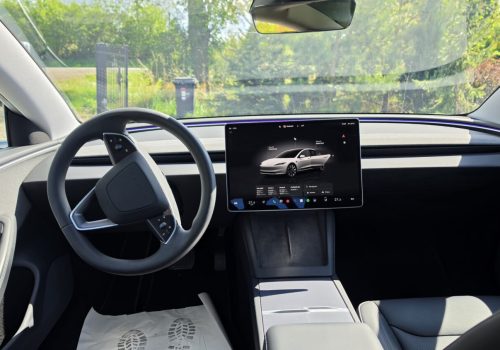 Tesla_Model_3_Highland_bila_interier2