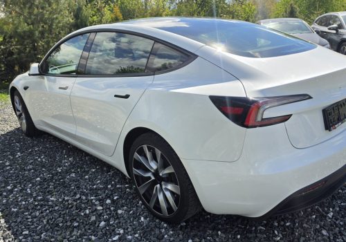 Tesla_Model_3_Highland_bila_zadek2