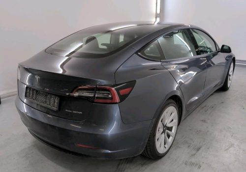 Tesla_Model_3_LR_03