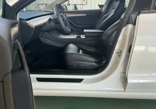 Tesla_Model_3_Long_Range_AWD_bila_interier3