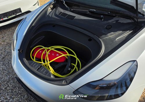 Tesla_Model_3_Long_Range_AWD_bila_vybava