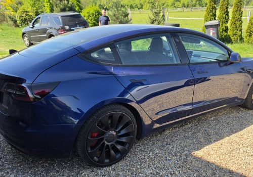 Tesla_Model_3_Performance_AWD_modra_bok