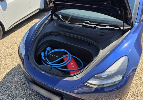 Tesla_Model_3_Performance_AWD_modra_frunk