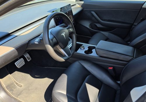 Tesla_Model_3_Performance_AWD_modra_interier3