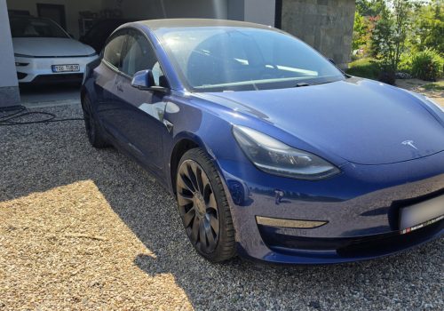 Tesla_Model_3_Performance_AWD_modra_predek2
