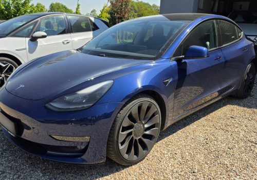 Tesla_Model_3_Performance_AWD_modra_predek3