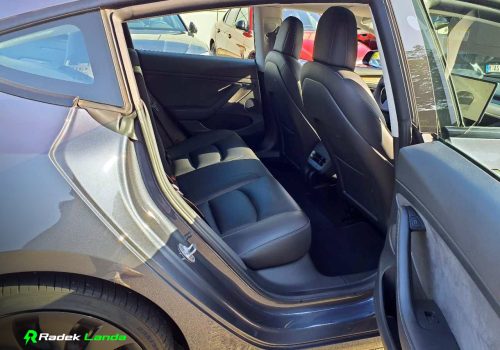 Tesla_Model_3_Performance_Dual_Motor_AWD_seda_zadni-sedacky