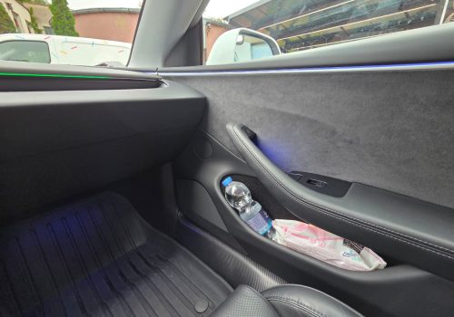 Tesla_Model_3_Performance_Highland-bila_interier