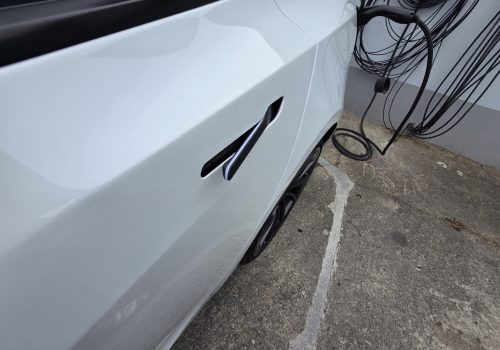 Tesla_Model_3_Performance_Highland-bila_kliky