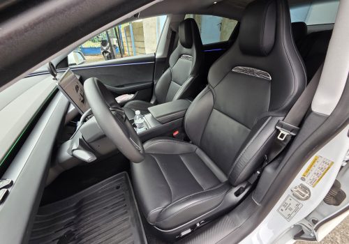 Tesla_Model_3_Performance_Highland-bila_sedacky