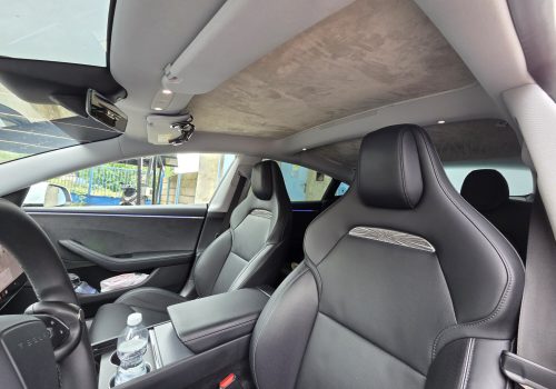 Tesla_Model_3_Performance_Highland-bila_vybaveni