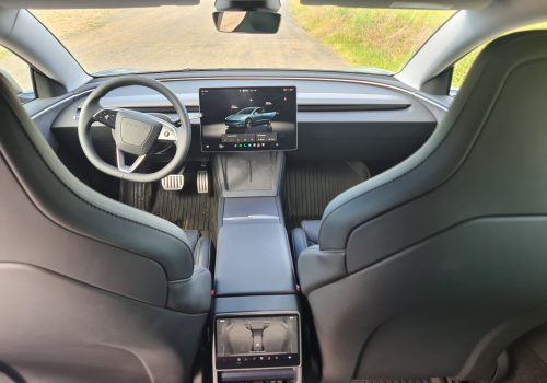 Tesla_Model_3_Performance_Highland_modra_interier2