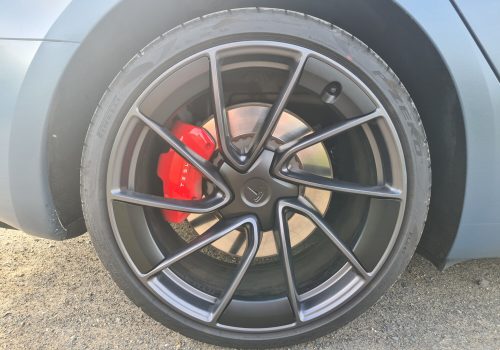 Tesla_Model_3_Performance_Highland_modra_kola2