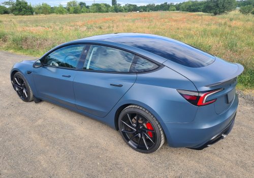 Tesla_Model_3_Performance_Highland_modra_zadek2
