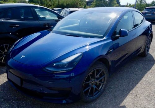 Tesla_Model_3_RWD_LFP_modra_predek