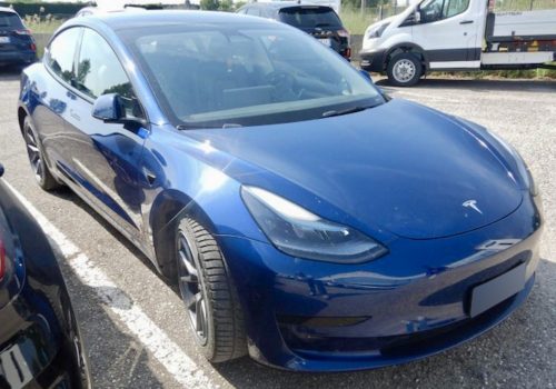 Tesla_Model_3_RWD_LFP_modra_predek2